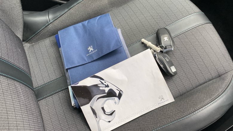 Peugeot 2008 1.2 PureTech Allure Premium 5dr Petrol Estate